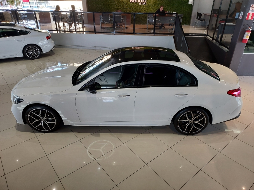 mercedes-benz c 300 2.0 eq boost hibrido amg line 9g-tronic 4p automatico 202528