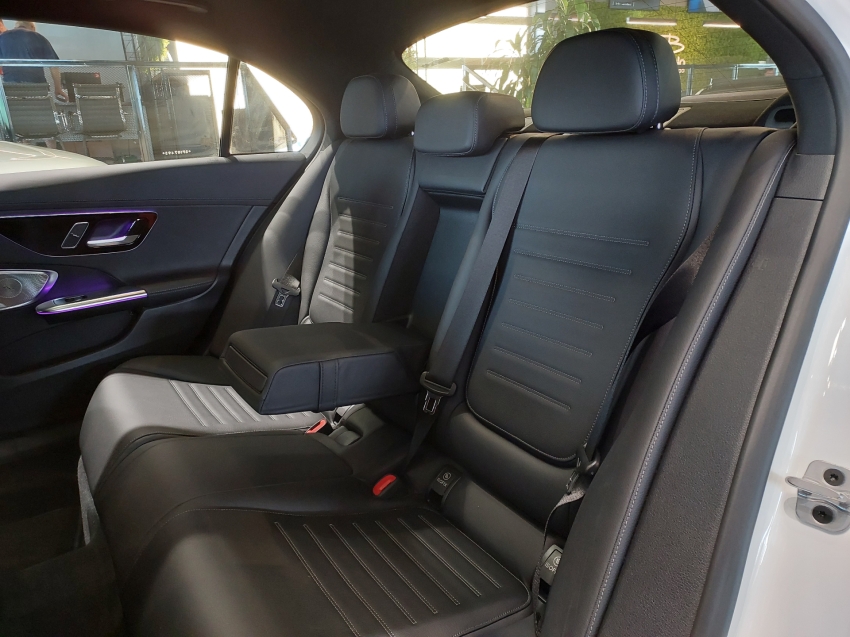 mercedes-benz c 300 2.0 eq boost hibrido amg line 9g-tronic 4p automatico 202510