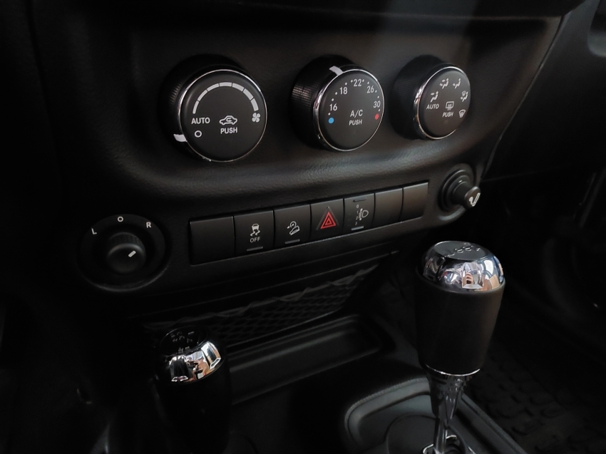 jeep wrangler 3.6 sport 4x4 v6 12v gasolina 2p automatico 2015
