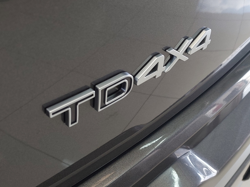 jeep commander 2.0 td380 turbo diesel overland at9 4p automatico 2022