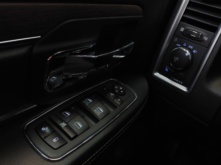 ram classic 5.7 v8 gasolina laramie night edition cd 4x4 automatico 4p 2022