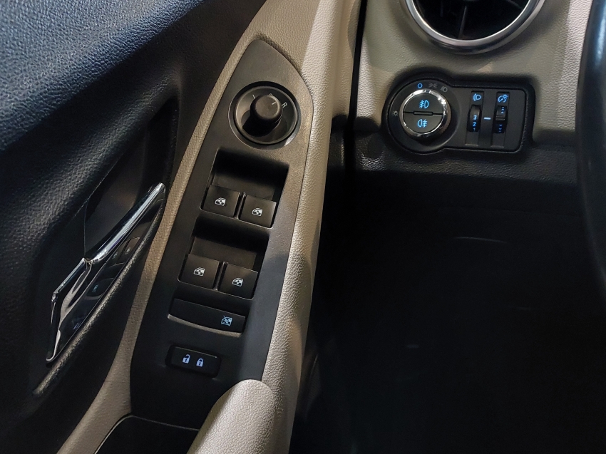 chevrolet tracker 1.8 mpfi ltz 4x2 16v flex 4p automatico 201519 chevrolet tracker 1.8 mpfi ltz 4x2 16v flex 4p automatico 201519