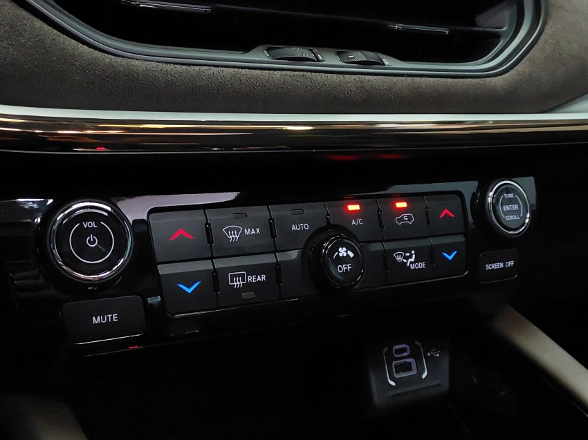 jeep commander 1.3 t270 turbo flex overland at6 4p automatico 202213 jeep commander 1.3 t270 turbo flex overland at6 4p automatico 202213