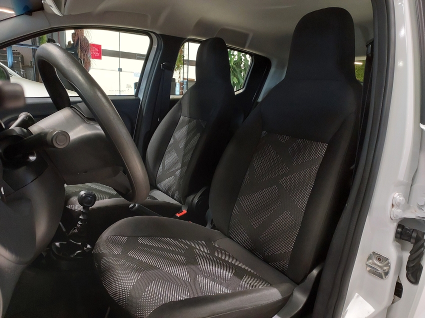 fiat mobi 1.0 evo flex like. manual 4p 20238 fiat mobi 1.0 evo flex like. manual 4p 20238