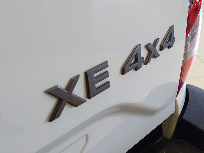 nissan frontier 2.3 16v turbo diesel xe cd 4x4 automatico 4p 202419