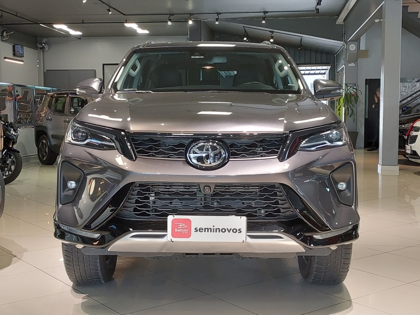 toyota hilux sw4 2.8 d-4d turbo diesel srx platinum 4x4 automatico 4p 20252
