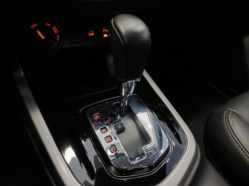 nissan frontier 2.3 16v turbo diesel xe cd 4x4 automatico 4p 202112