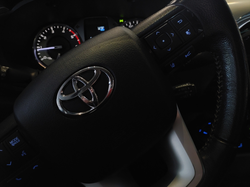 toyota hilux 2.8 d-4d turbo diesel cd srx 4x4 automatico 4p 202318