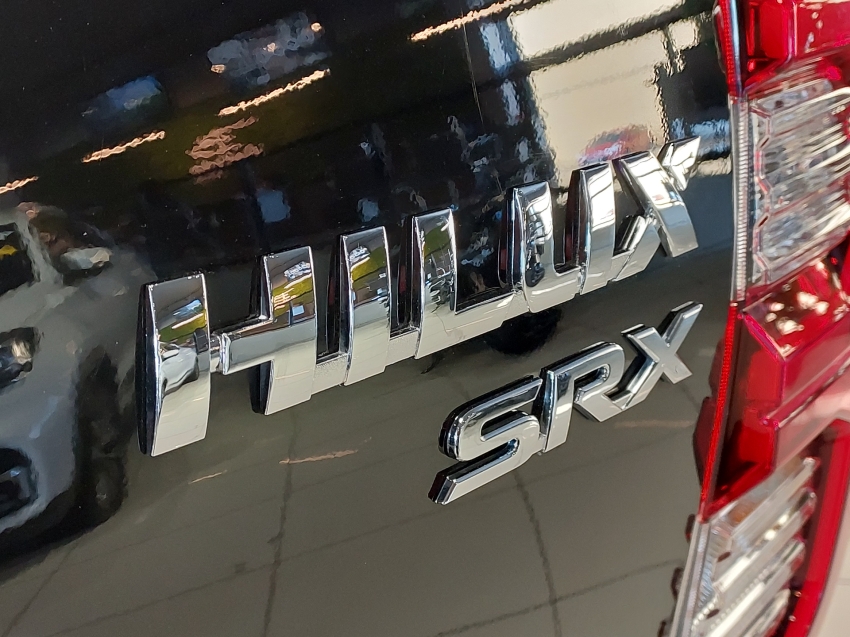 toyota hilux 2.8 d-4d turbo diesel cd srx 4x4 automatico 4p 202323