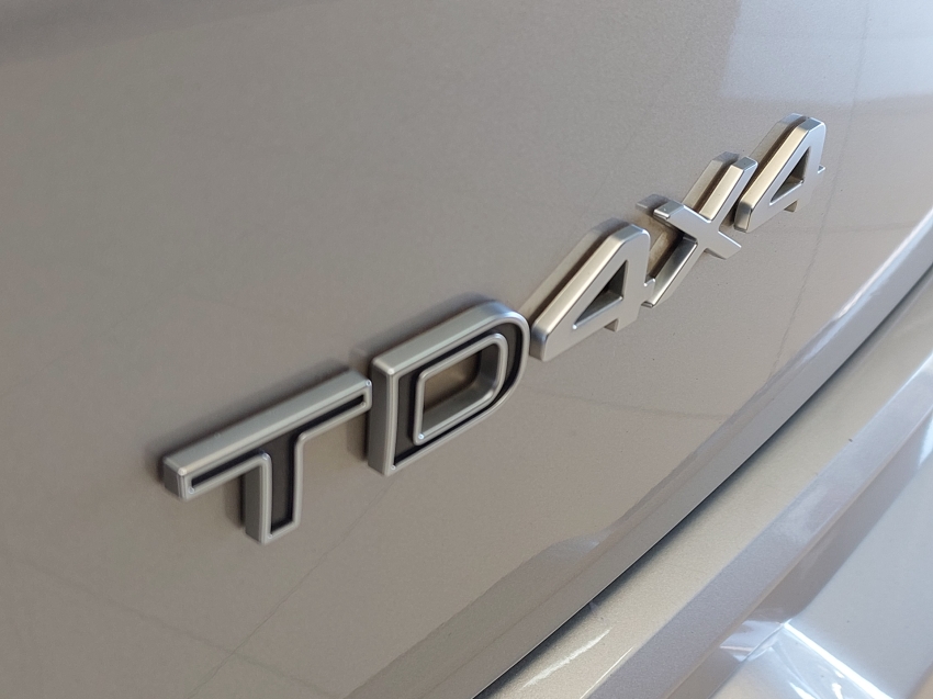 jeep commander 2.0 td380 turbo diesel overland at9 4p automatico 202328