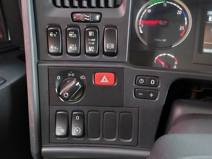 scania r 440 a 4x2 diesel 2p automatico 201414