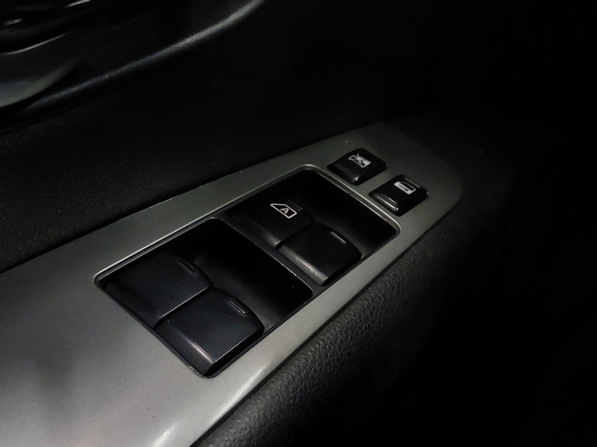 nissan livina 1.6 16v flex 4p manual 201216