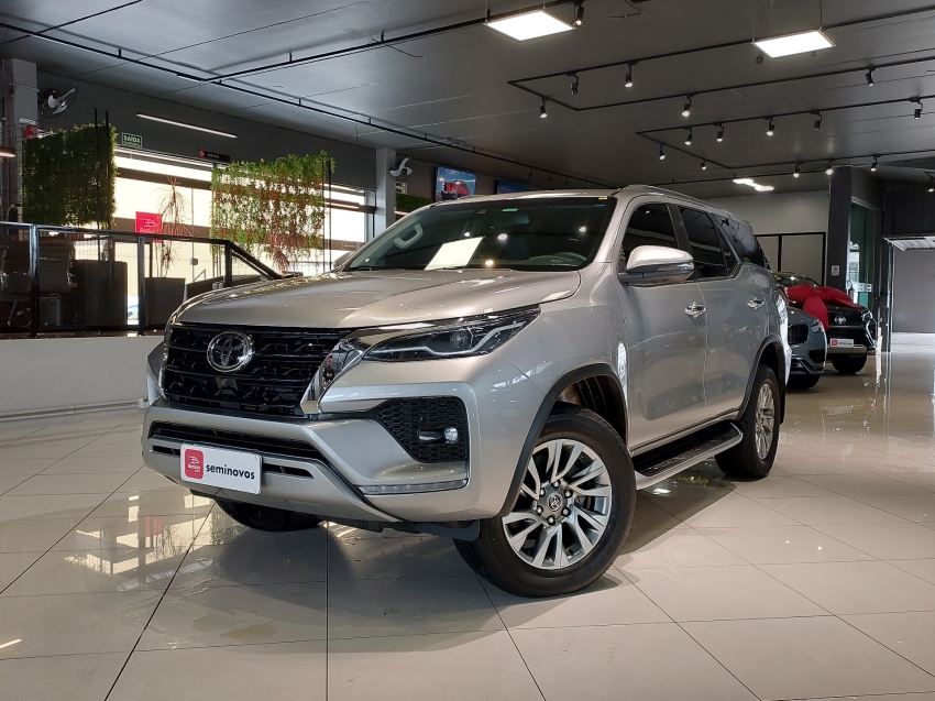 toyota hilux sw4 2.8 d-4d turbo diesel srx 4x4 automatico 4p 202225