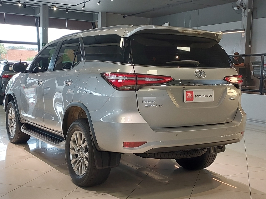 toyota hilux sw4 2.8 d-4d turbo diesel srx 4x4 automatico 4p 20223