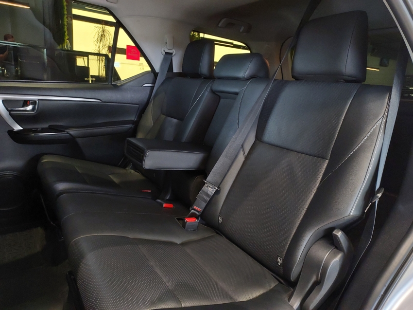 toyota hilux sw4 2.8 d-4d turbo diesel srx 4x4 automatico 4p 20229