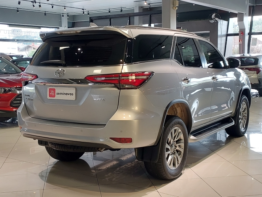 toyota hilux sw4 2.8 d-4d turbo diesel srx 4x4 automatico 4p 20225