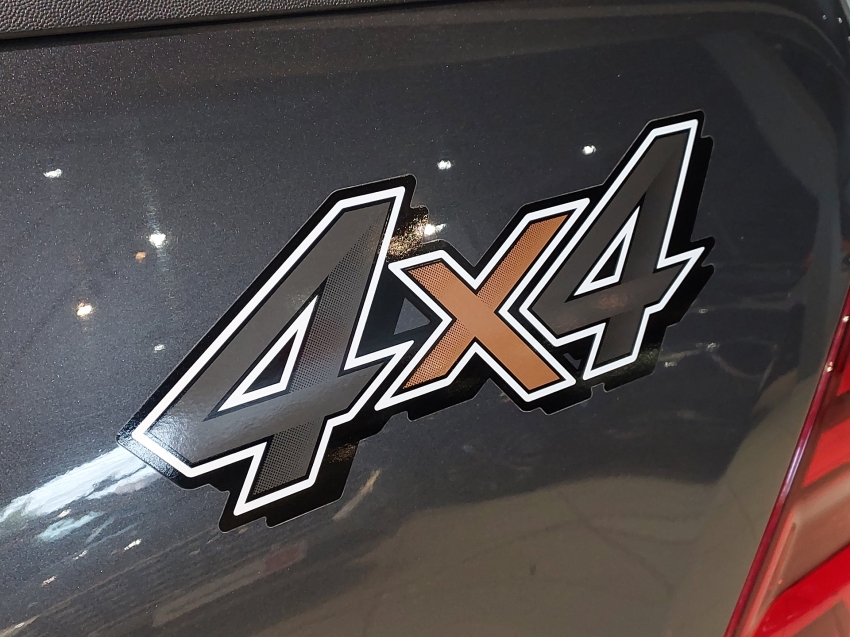 toyota hilux 2.8 d-4d turbo diesel cd srv 4x4 automatico 4p 202123