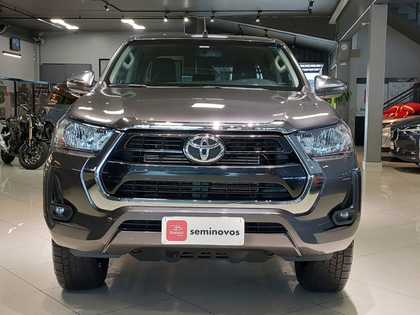 toyota hilux 2.8 d-4d turbo diesel cd srv 4x4 automatico 4p 20212