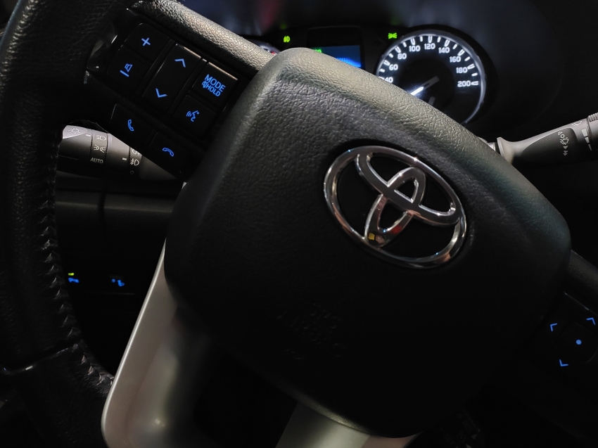 toyota hilux 2.8 d-4d turbo diesel cd srv 4x4 automatico 4p 202115