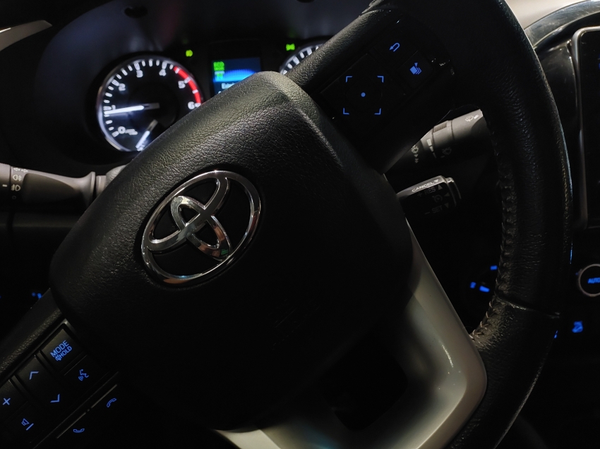 toyota hilux 2.8 d-4d turbo diesel cd srv 4x4 automatico 4p 202116