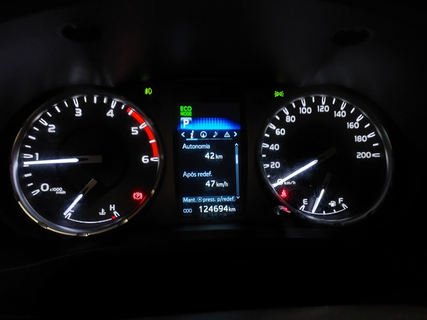 toyota hilux 2.8 d-4d turbo diesel cd srv 4x4 automatico 4p 202113