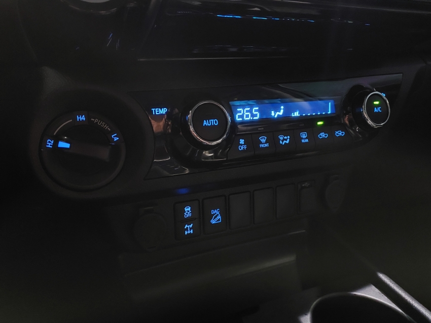 toyota hilux 2.8 d-4d turbo diesel cd srv 4x4 automatico 4p 202112