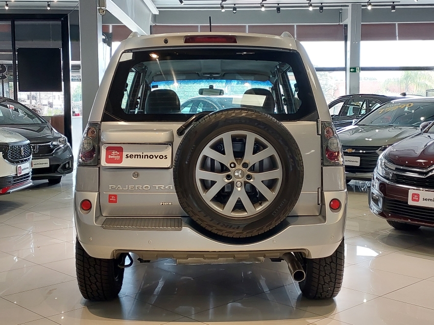 mitsubishi pajero tr4 2.0 4x2 16v 140cv flex 4p automatico 20135