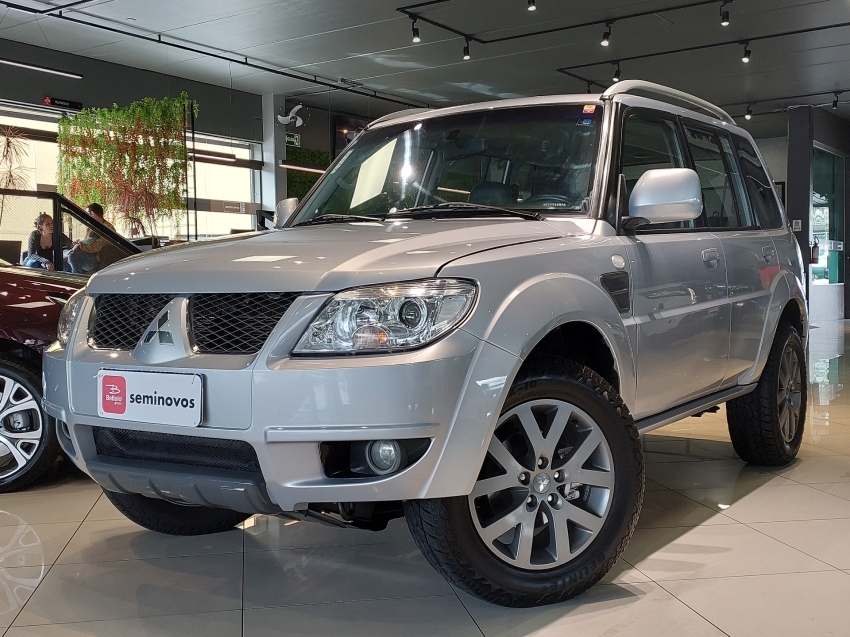 mitsubishi pajero tr4 2.0 4x2 16v 140cv flex 4p automatico 2013