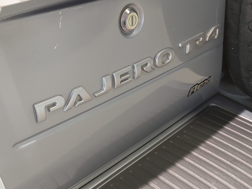 mitsubishi pajero tr4 2.0 4x2 16v 140cv flex 4p automatico 201315