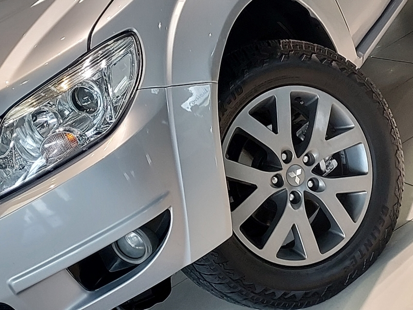 mitsubishi pajero tr4 2.0 4x2 16v 140cv flex 4p automatico 201317