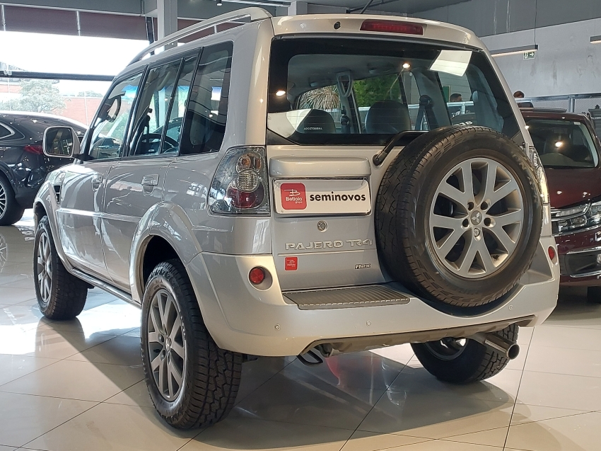 mitsubishi pajero tr4 2.0 4x2 16v 140cv flex 4p automatico 20134