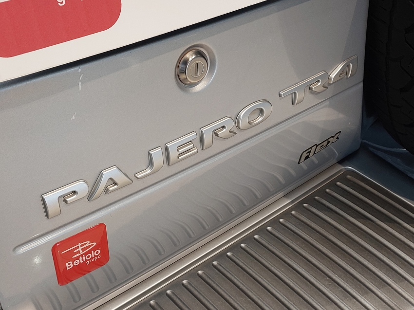 mitsubishi pajero tr4 2.0 4x2 16v 140cv flex 4p automatico 201316