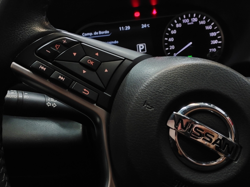 nissan kicks 1.6 16v flexstart sl 4p xtronic flex automatico 201715