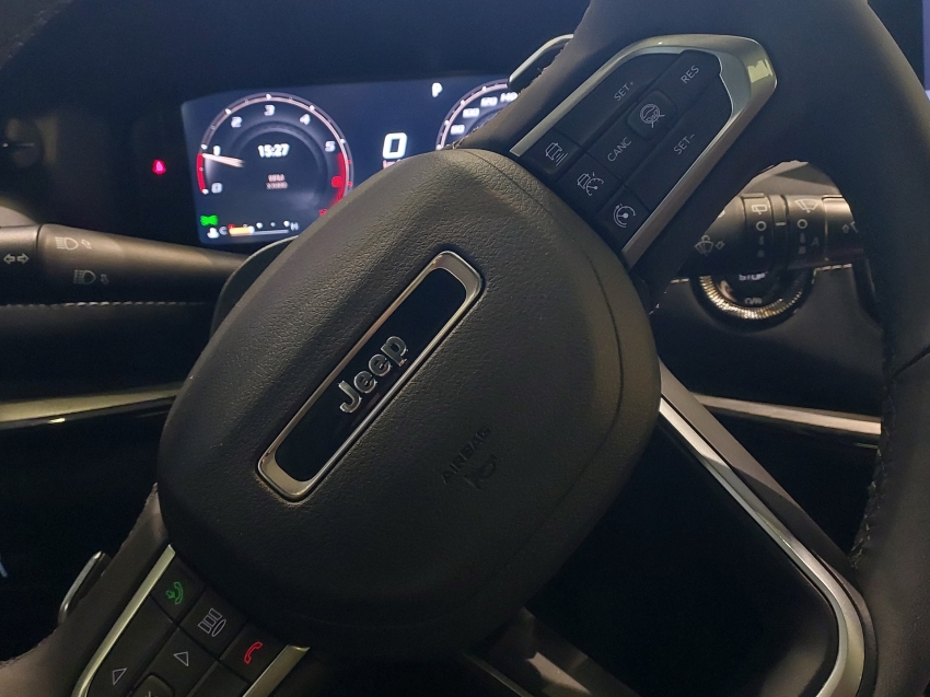 jeep compass 2.0 hurricane 4 turbo gasolina blackhawk at9 4p automatico 202517