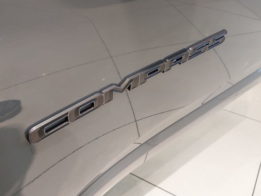 jeep compass 2.0 hurricane 4 turbo gasolina blackhawk at9 4p automatico 202524