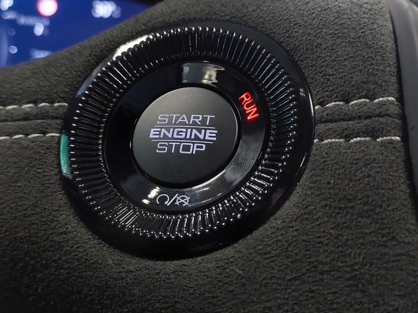 jeep commander 2.0 hurricane 4 turbo gasolina blackhawk at9 4p automatico 202520