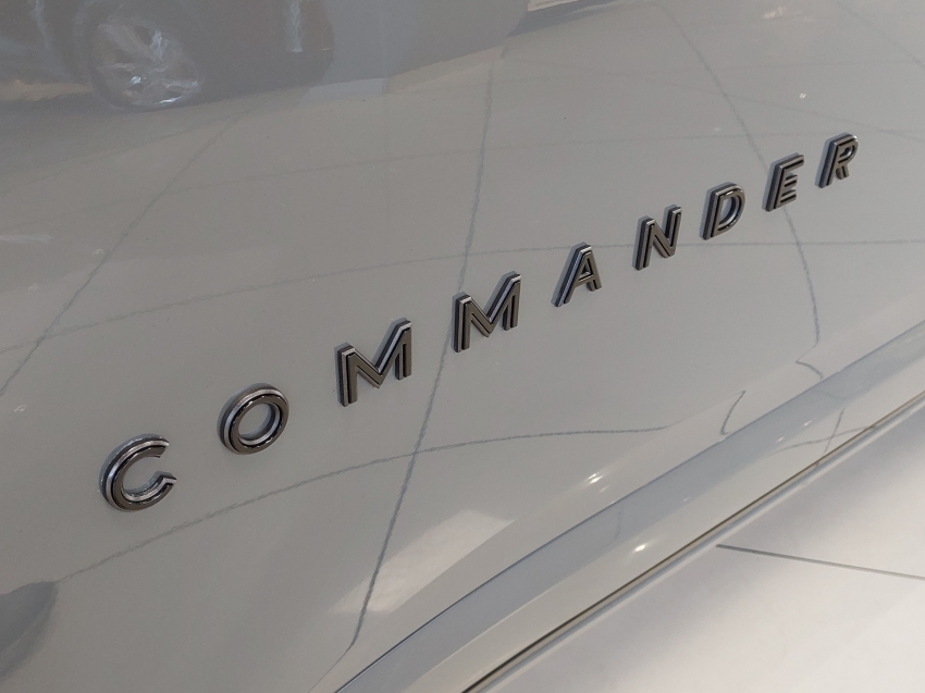 jeep commander 2.0 hurricane 4 turbo gasolina blackhawk at9 4p automatico 202525