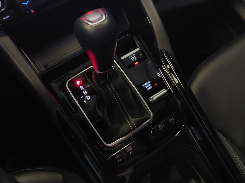 jeep commander 2.0 hurricane 4 turbo gasolina blackhawk at9 4p automatico 202512