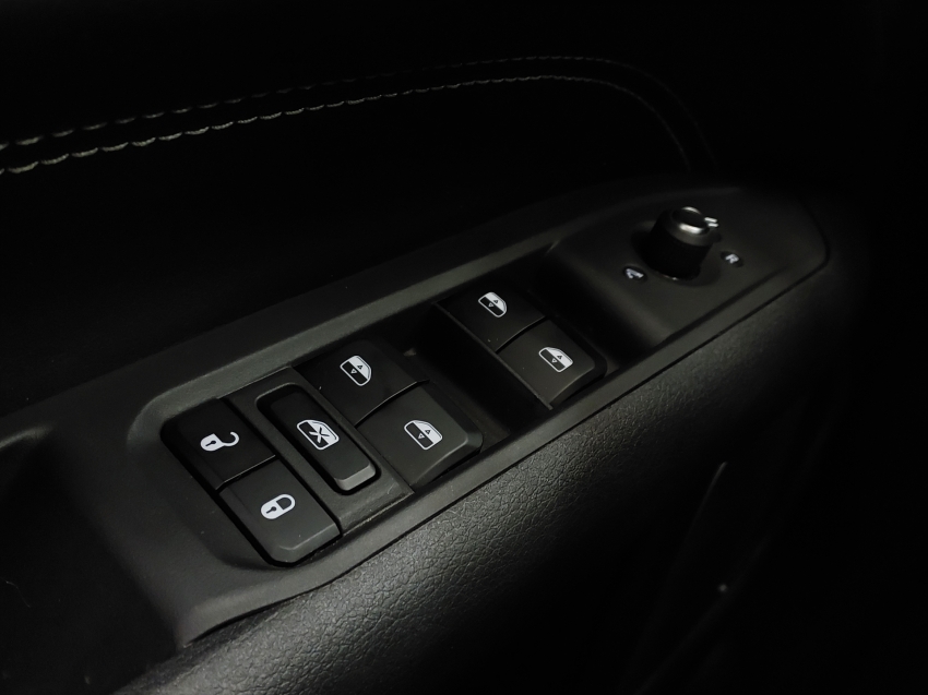 jeep commander 1.3 t270 turbo flex longitude at6 4p automatico 202521