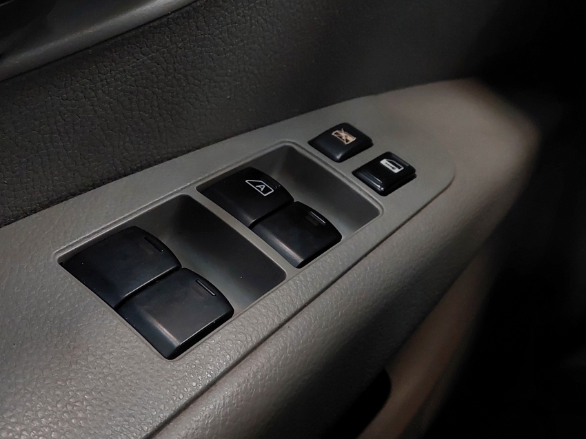 nissan livina 1.6 sl 16v flex 4p manual 201015