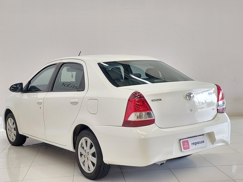 toyota etios 1.5 x plus sedan 16v flex 4p automatico 20205