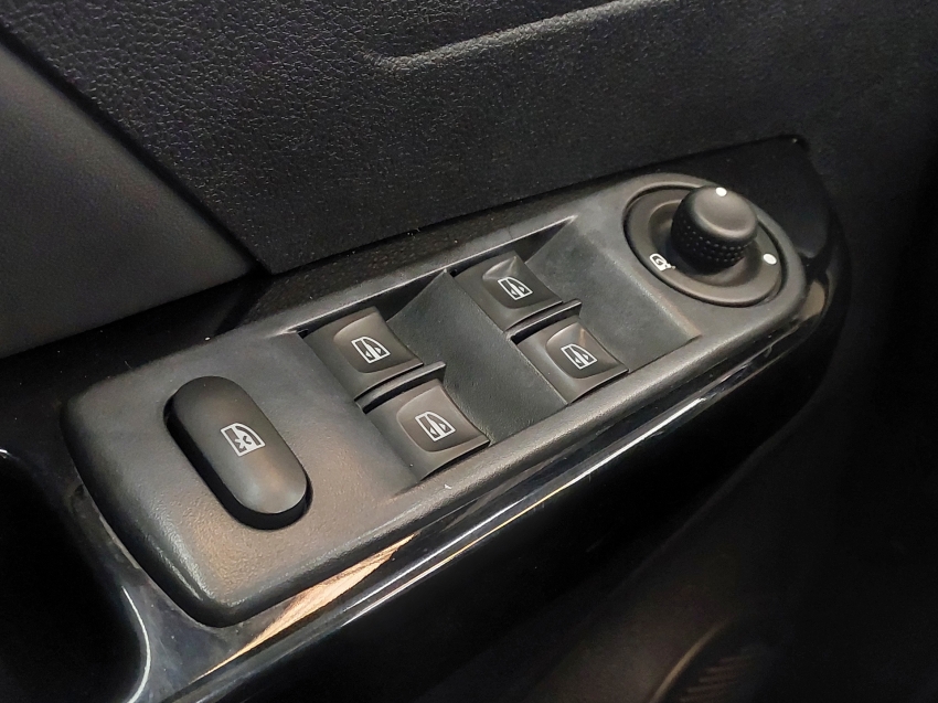 renault captur 1.6 16v sce flex intense x-tronic 4p automatico 201815