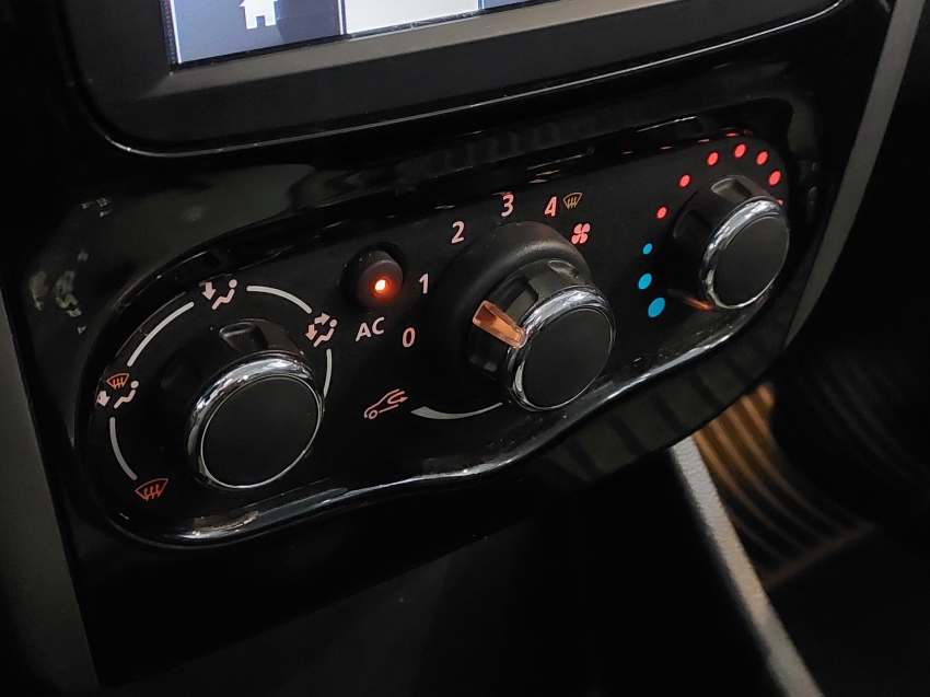 renault sandero 1.6 privilege 16v flex 4p automatico 201411