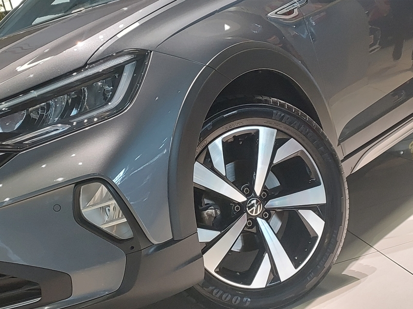 volkswagen nivus 1.0 200 tsi total flex highline automatico 4p 202322