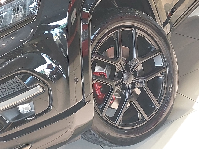 jeep commander 2.0 hurricane 4 turbo gasolina blackhawk at9 4p automatico 202523