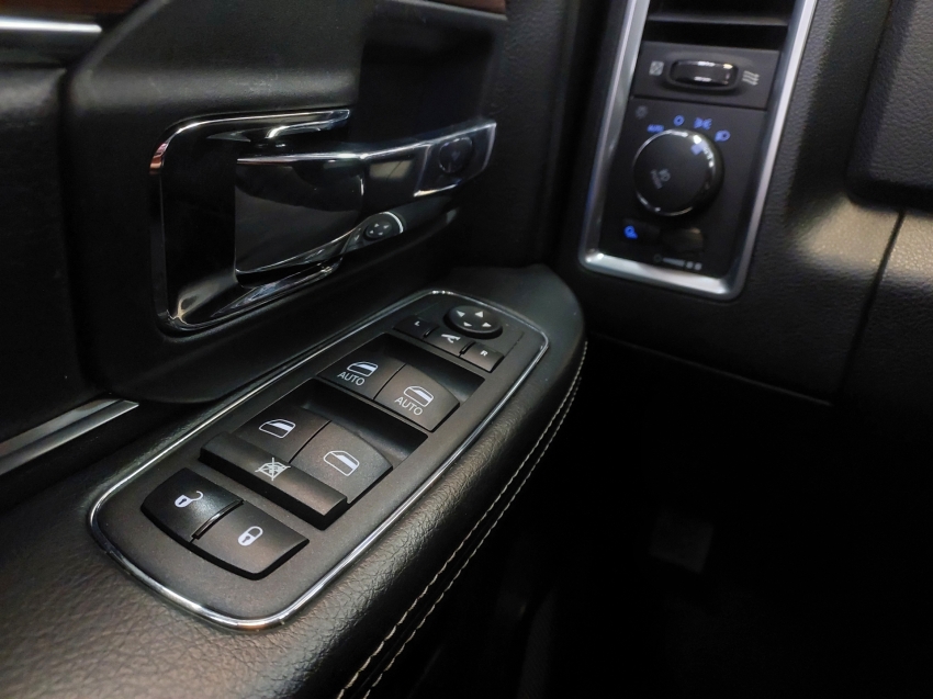 ram classic 5.7 v8 gasolina laramie cd 4x4 automatico 4p 202321