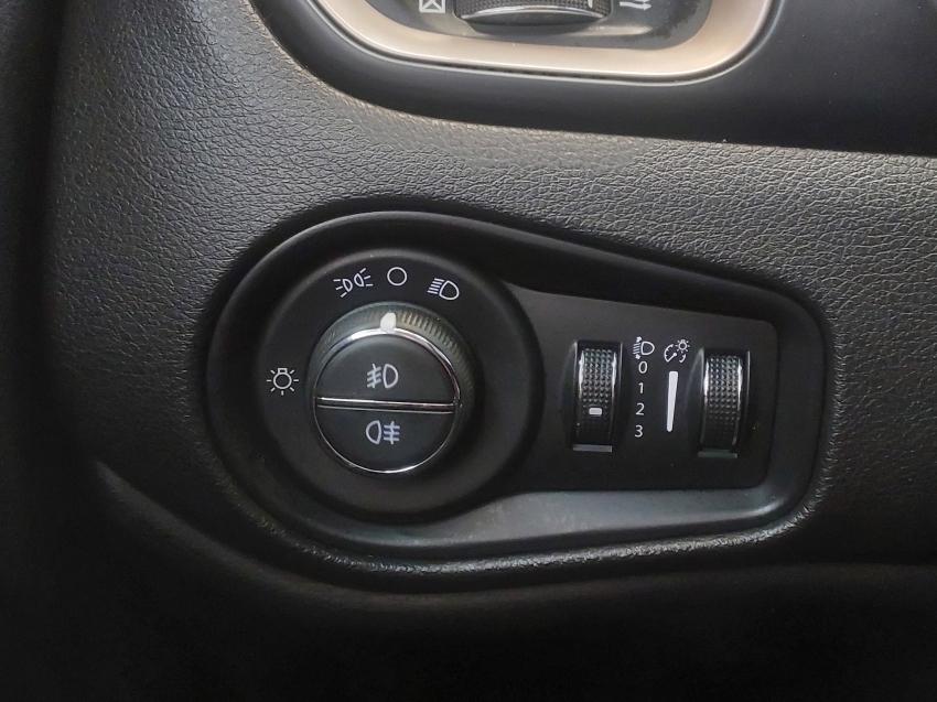 jeep renegade 1.8 16v flex 75 anos 4p automatico 201617