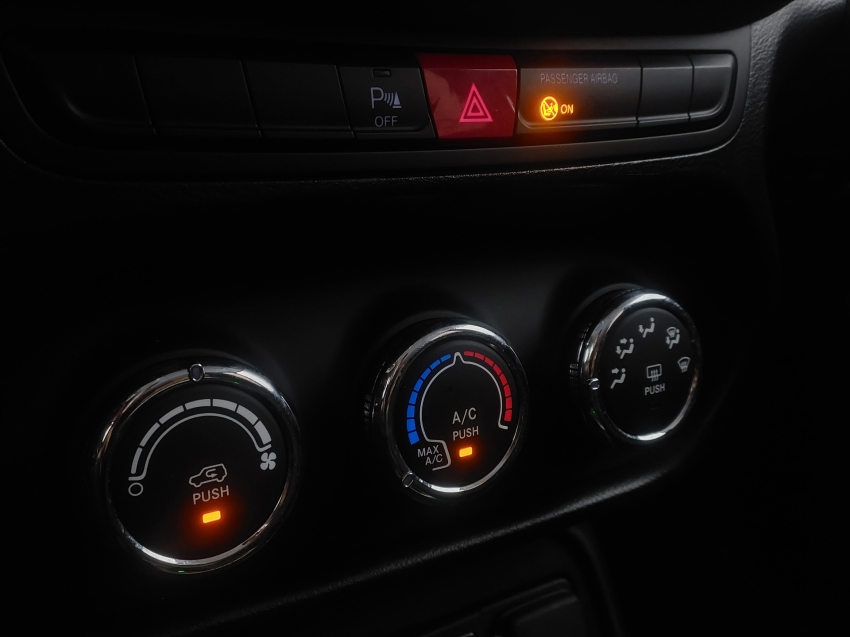 jeep renegade 1.8 16v flex 75 anos 4p automatico 201611