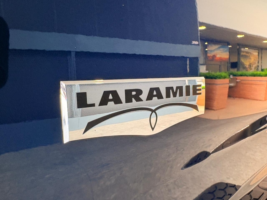 ram classic 5.7 v8 gasolina laramie cd 4x4 automatico 4p 202320