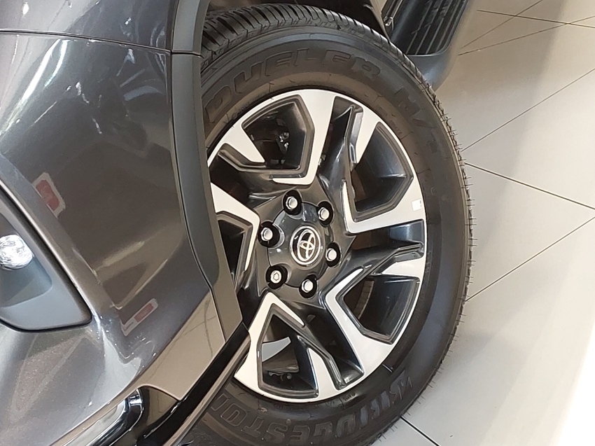 toyota hilux sw4 2.8 d-4d turbo diesel srx platinum 4x4 automatico 2.7 4p 202520